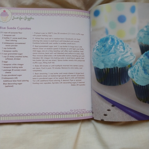 The Cupcake Bible baking book - Picture 2 of 3